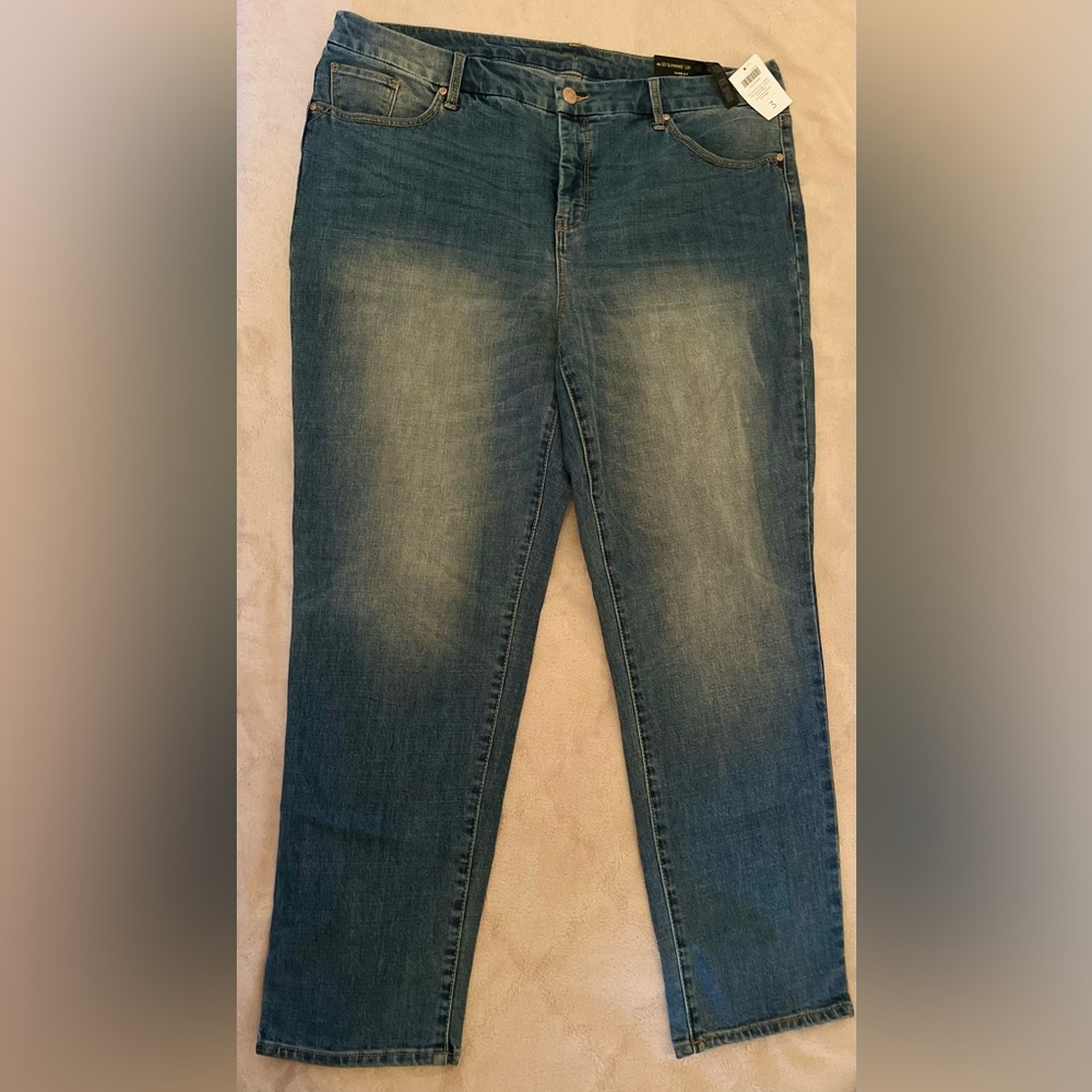 Chico's Blue Straight Leg Jeans with Vintage Wash slimming girlfriend ankle